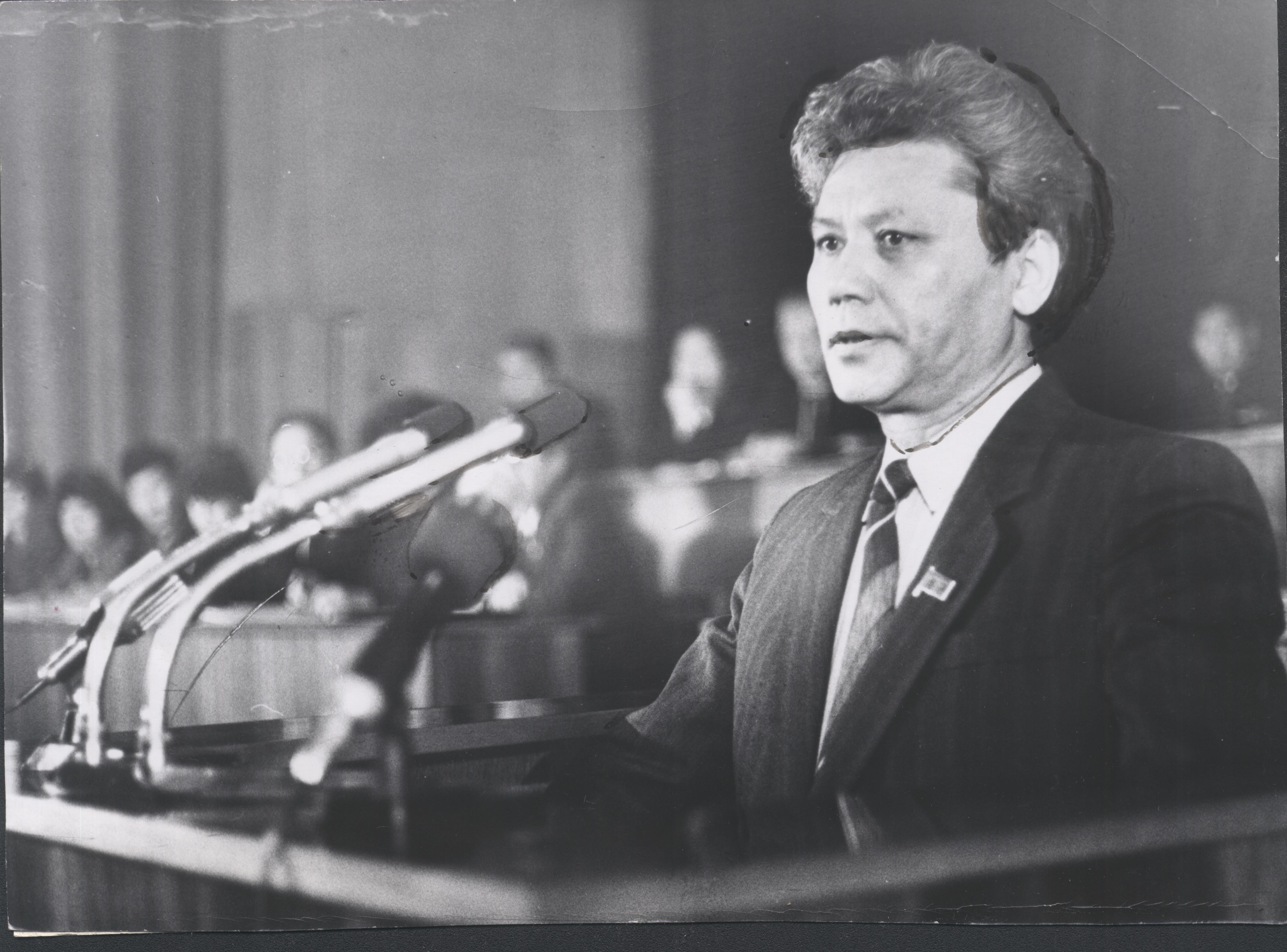 Первый председатель верховного совета. Верховный совет ЯАССР 1990.